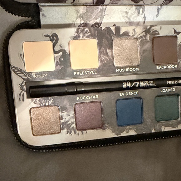 Urban Decay Smoked Palette - Picture 3 of 8